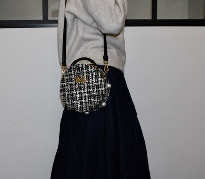 Luna - Black Tweed